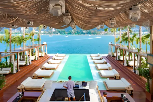 Плавучий пляжный клуб Yona