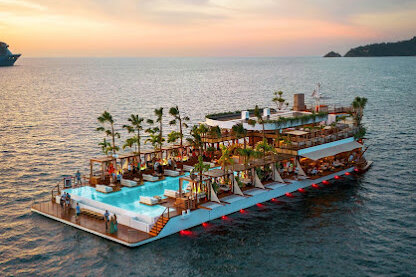 Плавучий пляжный клуб Yona