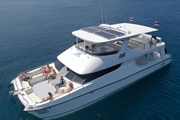 Симиланы на катамаране – люкс программа (старт с пирса Тапламу)