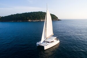 Круиз на катамаране Miss Coco - острова Рача и Корал