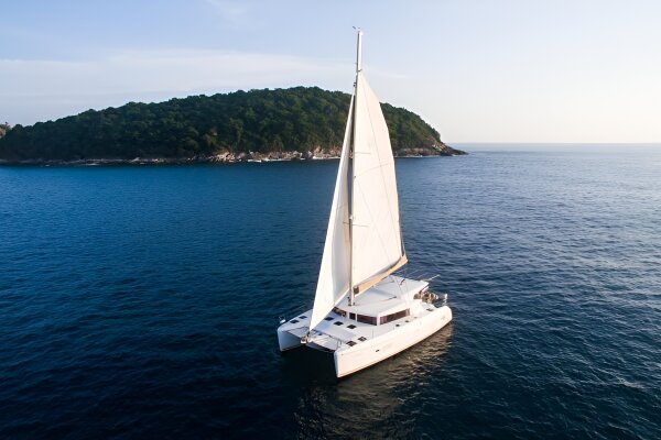 Круиз на катамаране Miss Coco - острова Рача и Корал