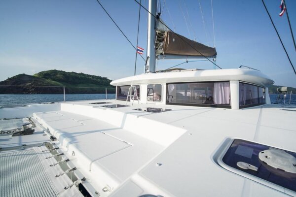 Круиз на катамаране Miss Coco - острова Рача и Корал