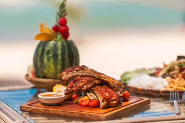 The Lazy Coconut – пляжный ресторан с грилем и коктейлями