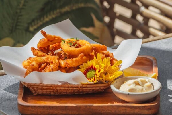 The Lazy Coconut – пляжный ресторан с грилем и коктейлями