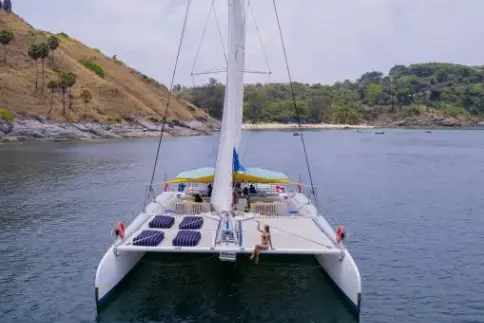 Круиз на катамаране Blueket – прогулка к островам Корал и Рача