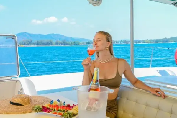 Круиз на катамаране Blueket – прогулка к островам Корал и Рача