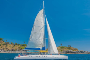 Круиз на катамаране Blueket – прогулка к островам Корал и Рача