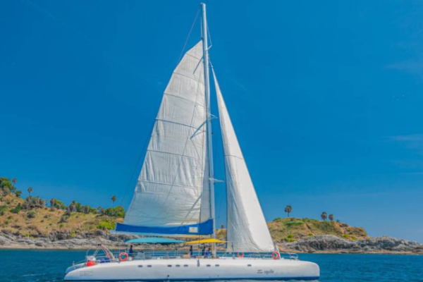 Круиз на катамаране Blueket – прогулка к островам Корал и Рача