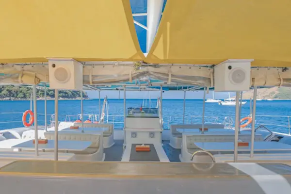 Круиз на катамаране Blueket – прогулка к островам Корал и Рача