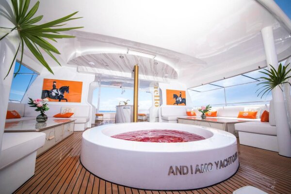 Круиз на катамаране Elizabeth – остров Рача и встреча заката у мыса Панва