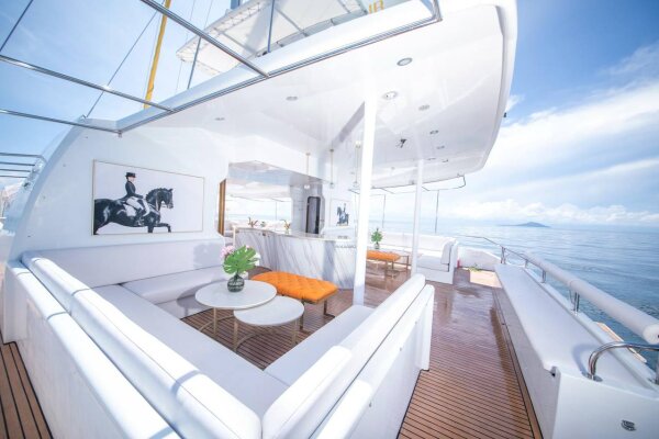 Круиз на катамаране Elizabeth – остров Рача и встреча заката у мыса Панва