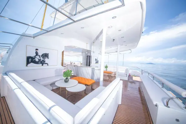 Круиз на катамаране Elizabeth – остров Рача и встреча заката у мыса Панва