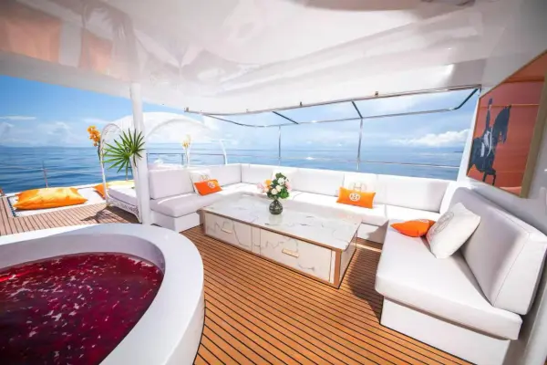 Круиз на катамаране Elizabeth – остров Рача и встреча заката у мыса Панва