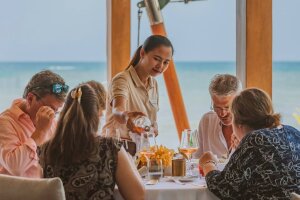 Catch Beach Club – пляжный ресторан с коктейлями и вечеринками