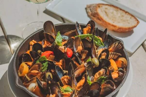 Catch Beach Club – пляжный ресторан с коктейлями и вечеринками