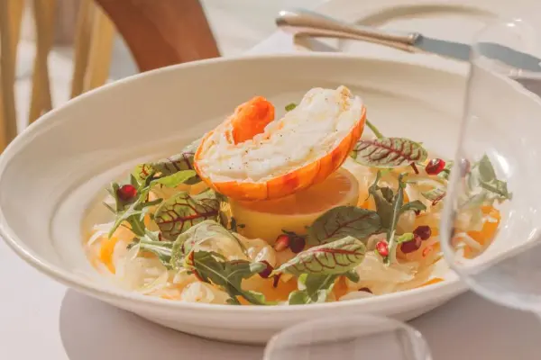 Catch Beach Club – пляжный ресторан с коктейлями и вечеринками