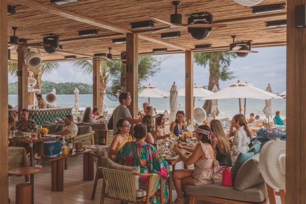 Catch Beach Club – пляжный ресторан с коктейлями и вечеринками