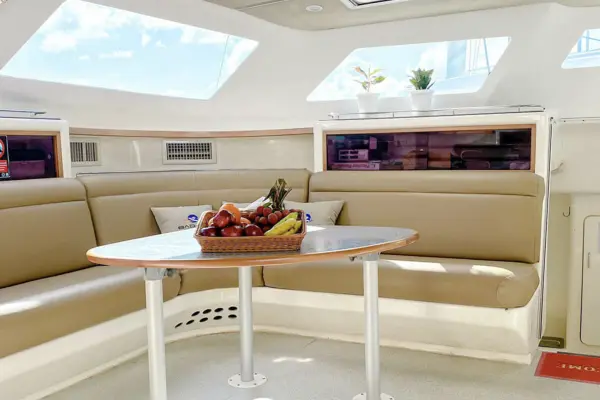 Дневной круиз на катамаране Bon Voyage на острова Рача и Корал