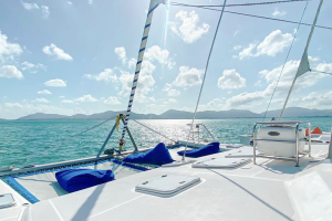 Дневной круиз на катамаране Bon Voyage на острова Рача и Корал