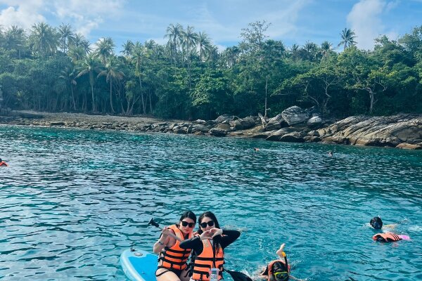 Дневной круиз на катамаране Bon Voyage на острова Рача и Корал