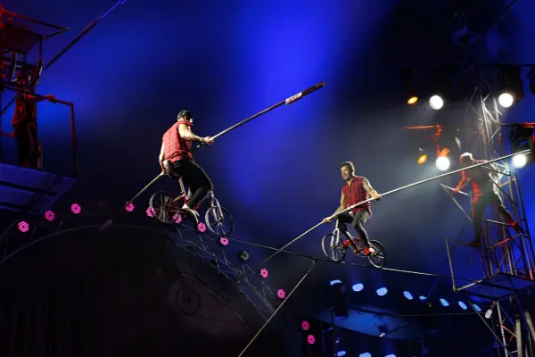 Цирк – акробатическое шоу и световое представление на Пхукете