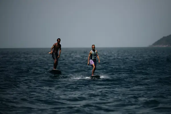 Фойл-серфинг на Пхукете – катание на электро доске с подводным крылом