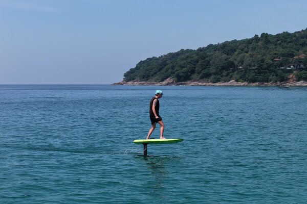 Фойл-серфинг на Пхукете – катание на электро доске с подводным крылом