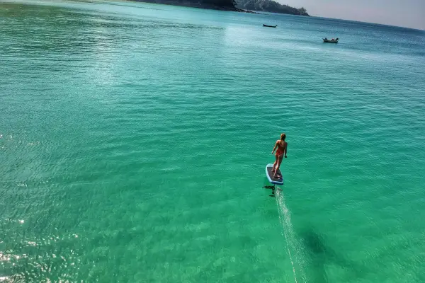 Фойл-серфинг на Пхукете – катание на электро доске с подводным крылом