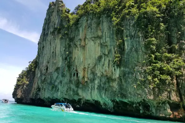 Острова Пхи-Пхи и встреча заката у острова Майтон на катамаране