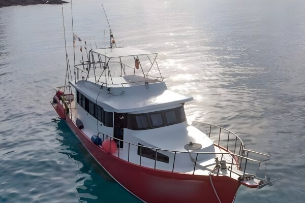 Морская рыбалка на рассвете - крабовые ловушки и подводная охота