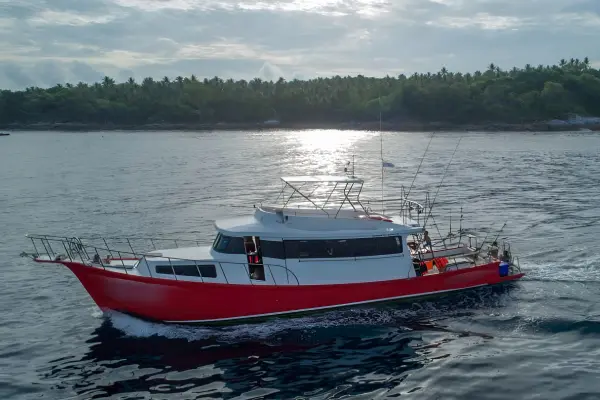 Морская рыбалка на рассвете - крабовые ловушки и подводная охота