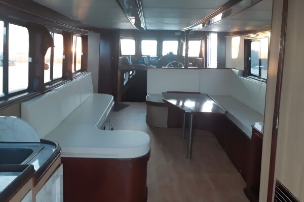 Морская рыбалка на рассвете - крабовые ловушки и подводная охота