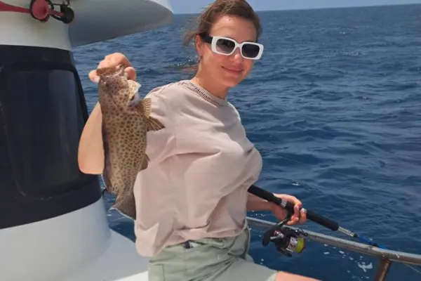 Морская рыбалка на рассвете - крабовые ловушки и подводная охота