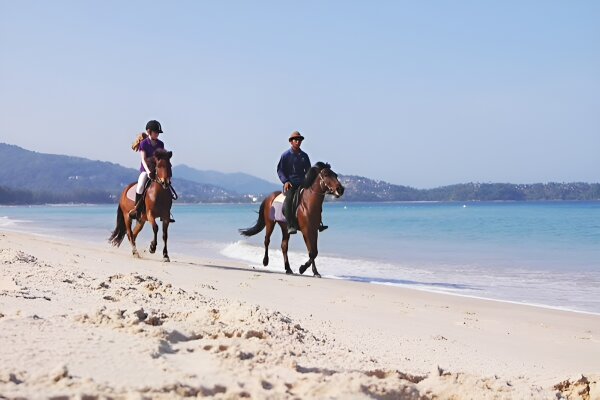 Катание на лошадях на Пхукете – прогулка верхом по пляжу