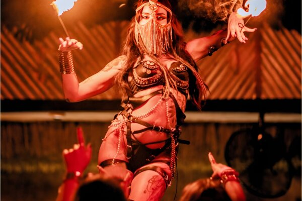 Плавучий пляжный клуб Yona: Новогодняя ночь