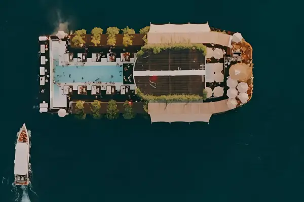 Плавучий пляжный клуб Yona: Новогодняя ночь