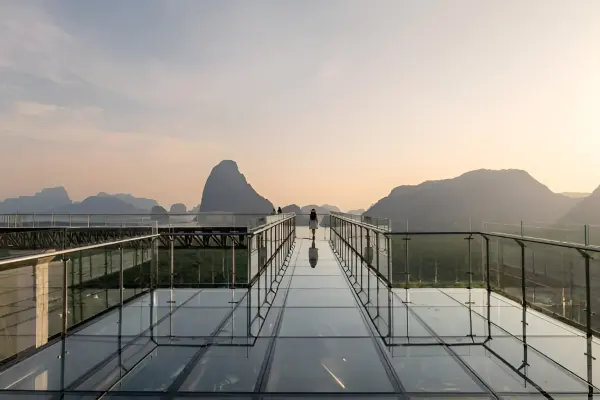 Топ-5 локаций из Као Лака: храм, водопад, Sky Walk, пещерная река и контактный зоопарк