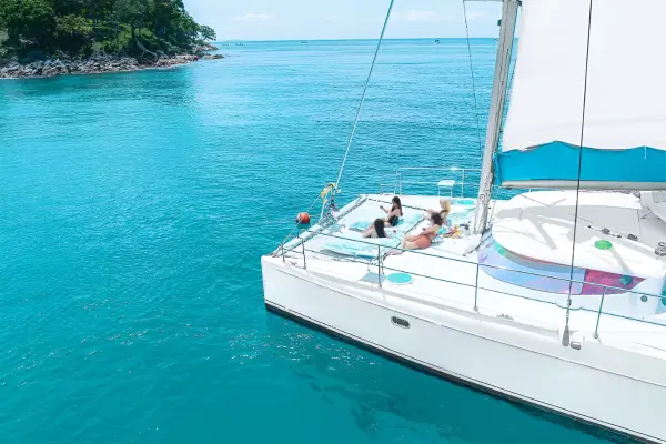 Дневной круиз 31 декабря на катамаране Super V