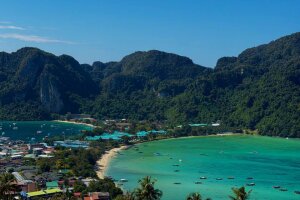 Пхи Пхи, Рача Яй и закатная вечеринка у острова Майтон - Премиальное путешествие на катамаране