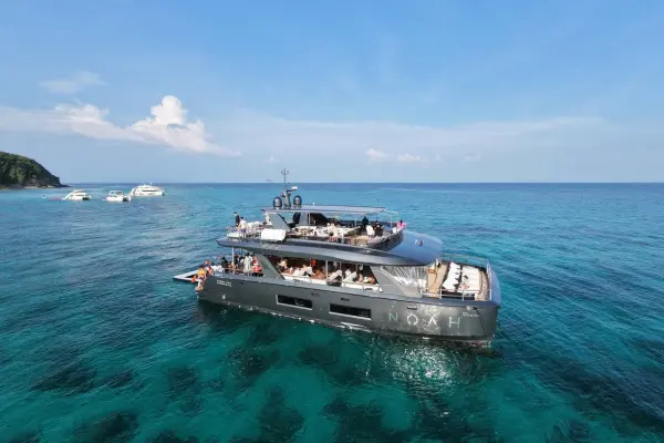 Экскурсия на Пхи-Пхи и Майя Бей на люкс катамаране "Ной"