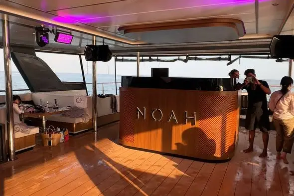 Экскурсия на Пхи-Пхи и Майя Бей на люкс катамаране "Ной"