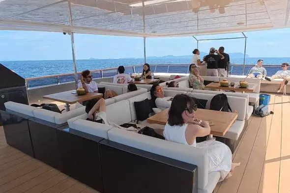 Экскурсия на Пхи-Пхи и Майя Бей на люкс катамаране "Ной"