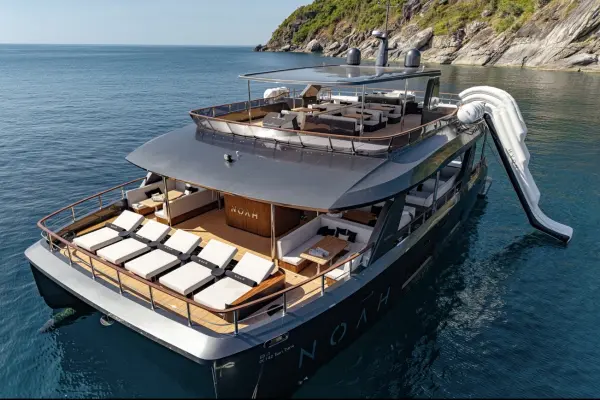 Экскурсия на Пхи-Пхи и Майя Бей на люкс катамаране "Ной"