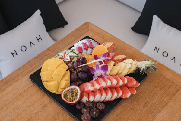 Экскурсия на Пхи-Пхи и Майя Бей на люкс катамаране "Ной"