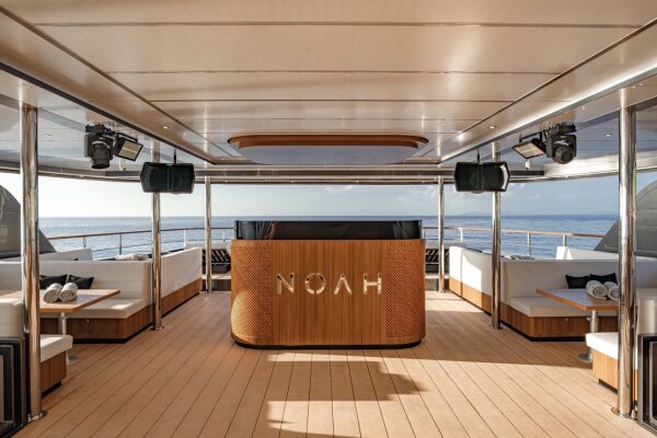 Экскурсия на Пхи-Пхи и Майя Бей на люкс катамаране "Ной"