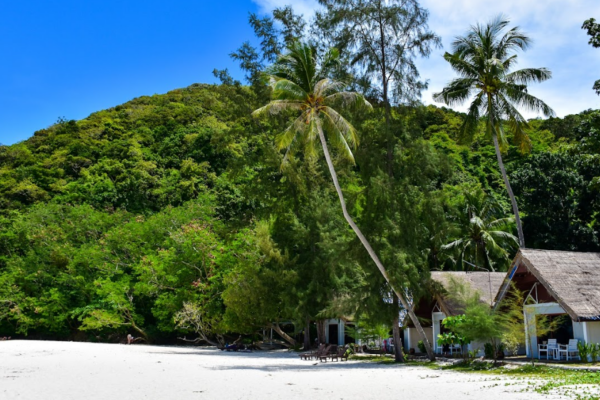 Пхукет: Рача Яй и Корал — рассвет и пляжный клуб