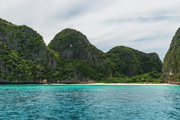 Пхукет: Пхи-Пхи — катамаран, пляжный клуб и закат