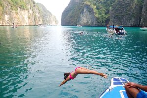 Пхи-Пхи – стандартная двухдневная программа, отдых на островах, снорклинг и пляжная вечеринка