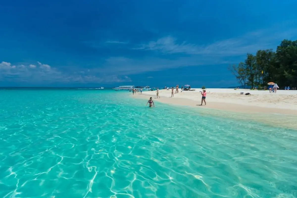 Пхи-Пхи – стандартная двухдневная программа, отдых на островах, снорклинг и пляжная вечеринка