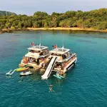 Фукуок: Вьет Бриз: круиз на люкс-катамаране – снорклинг и шведский стол